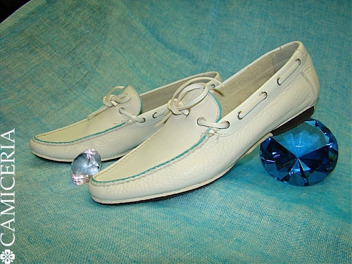 Классические белые кожаные мокасины с вышивкой итальянской марки GOER